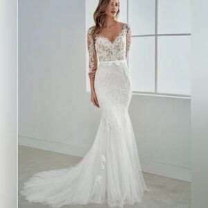 White One Barcelona Wedding Dress – Size 10 (Medium) – Elegant Bridal Gown
